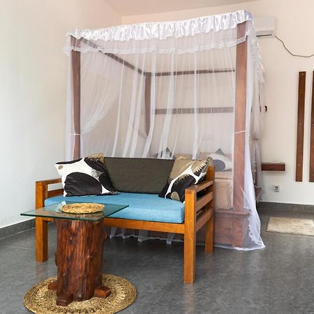 Srimany Bed & Breakfast มิริสซา ภายนอก รูปภาพ