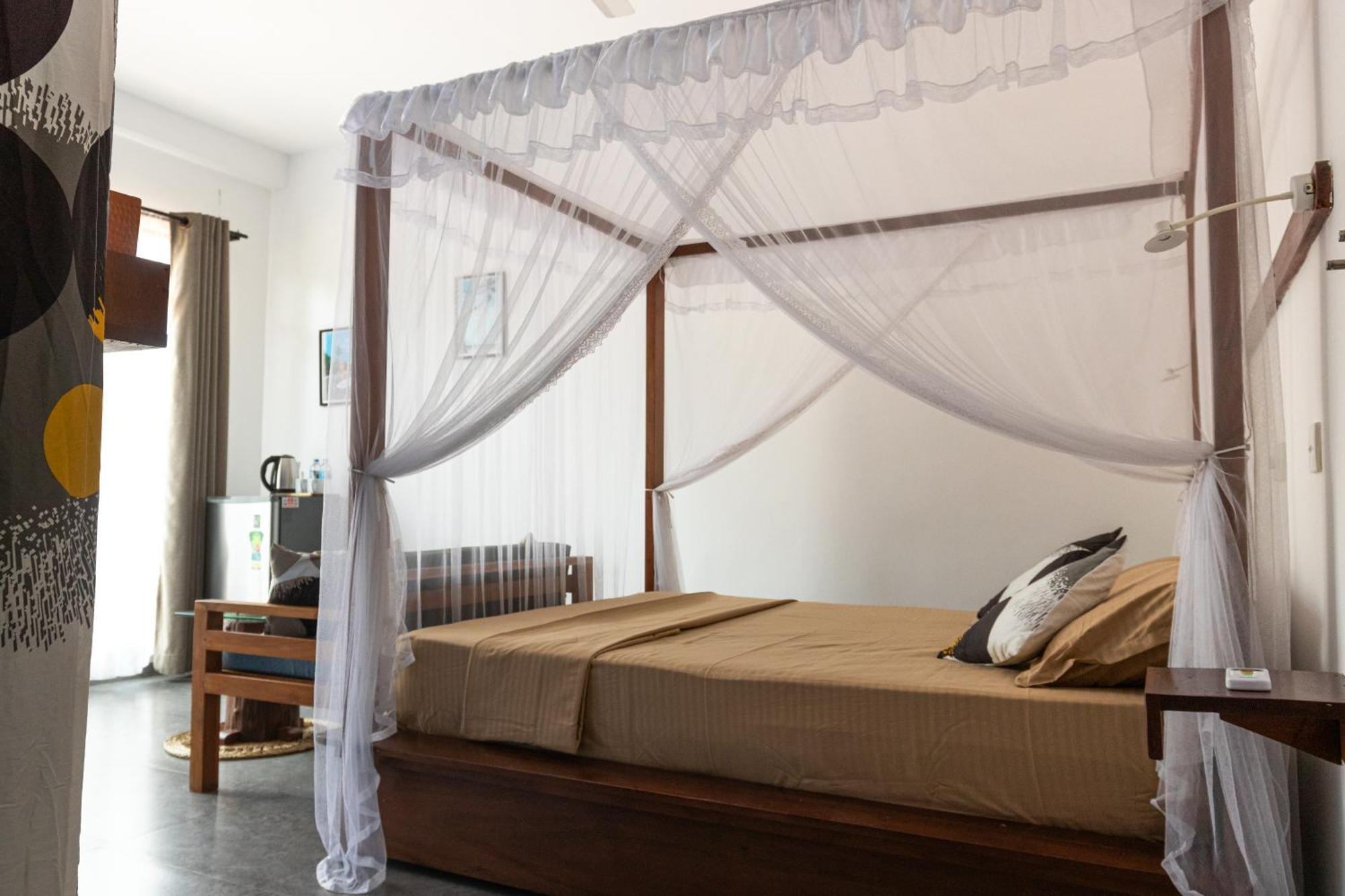Srimany Bed & Breakfast มิริสซา ภายนอก รูปภาพ